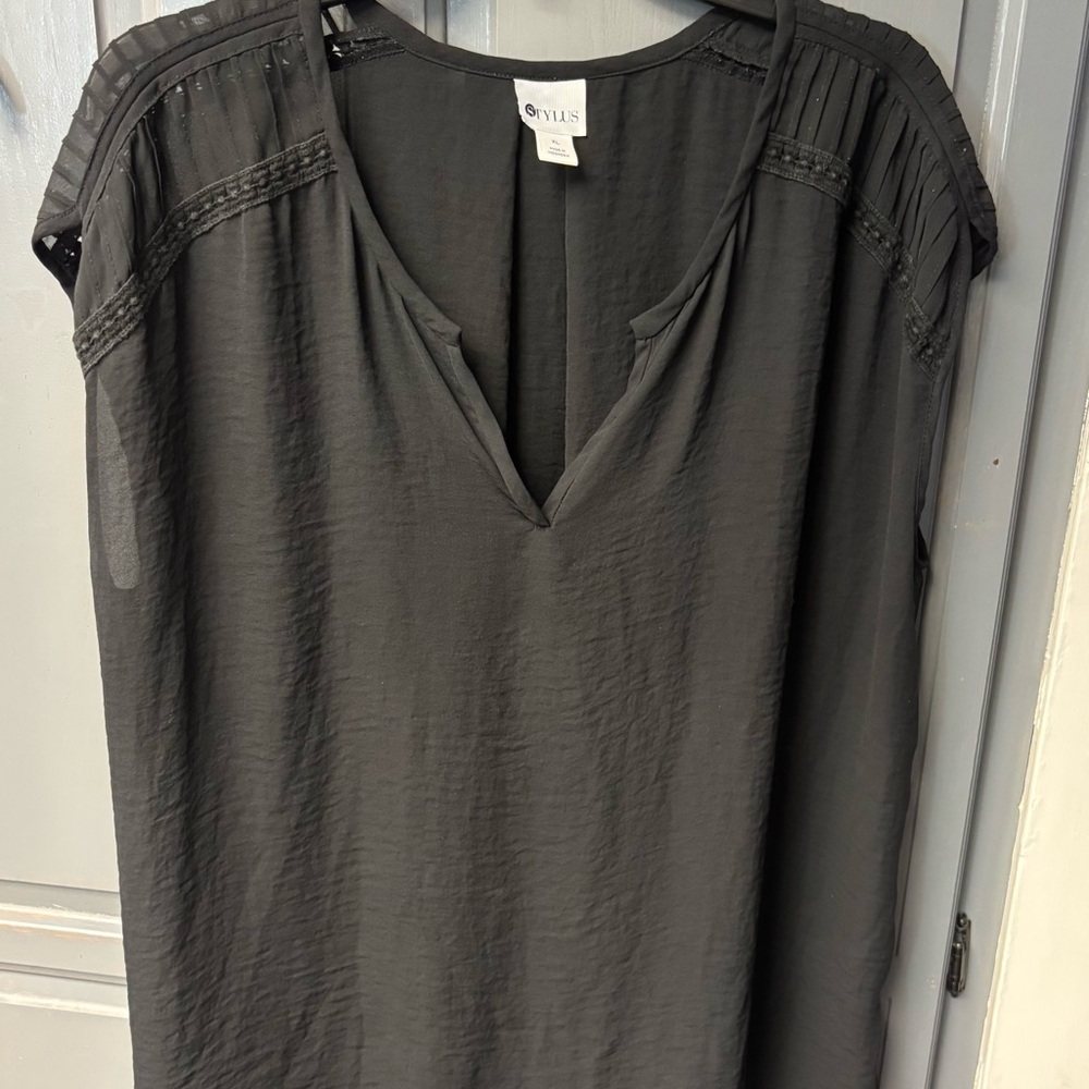 STYLUS Black Smocked Sleeveless Blouse